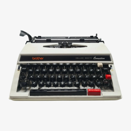 Brother DeLuxe 66O TR, White Manual Vintage Typewriter, Serviced - ElGranero Typewriter.Company