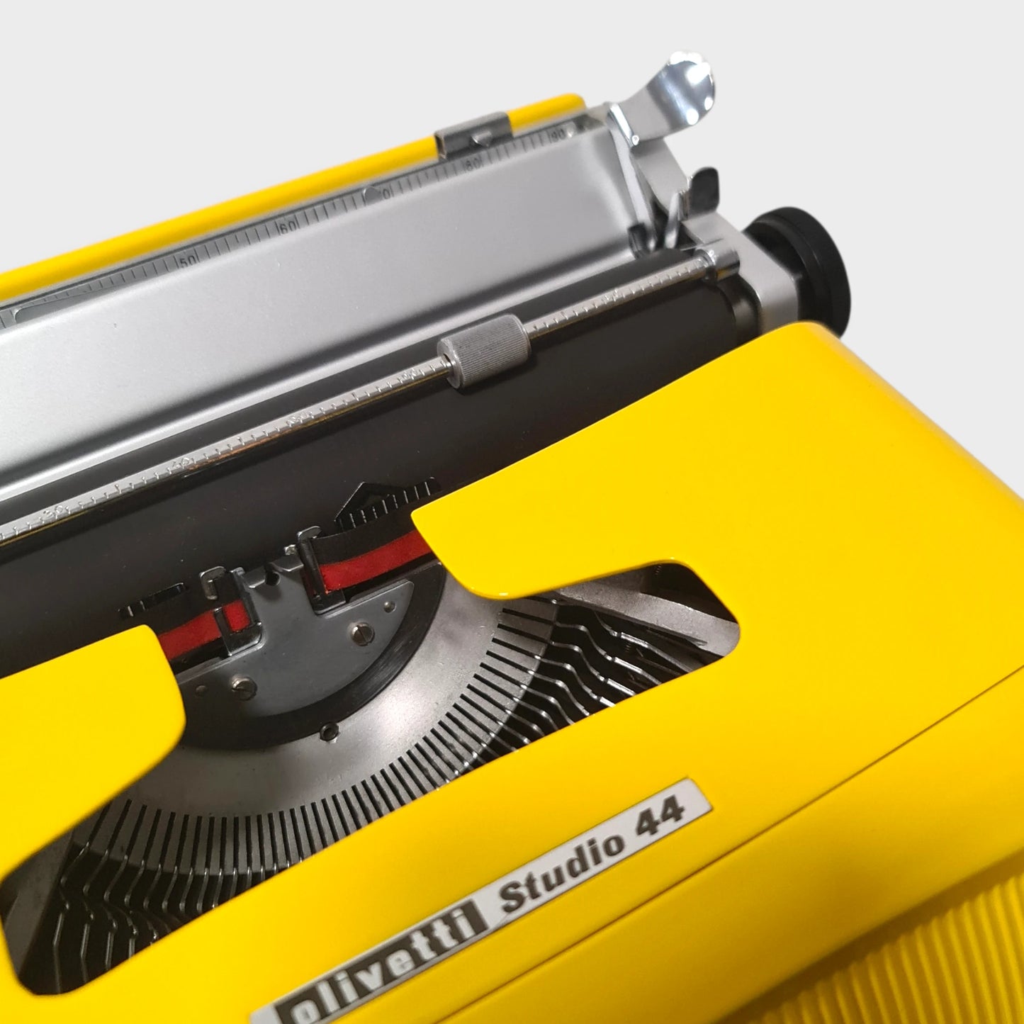 (Copia) Olivetti Studio 44 Glossy Yellow, Vintage Manual Typewriter, Restored ElGranero Typewriter.Company