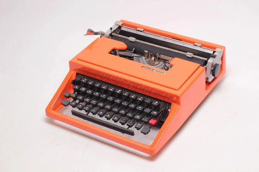 SOLD! Olivetti Dora / Lettera 31 Manual Vintage Typewriter, Refurbished - ElGranero Typewriter.Company
