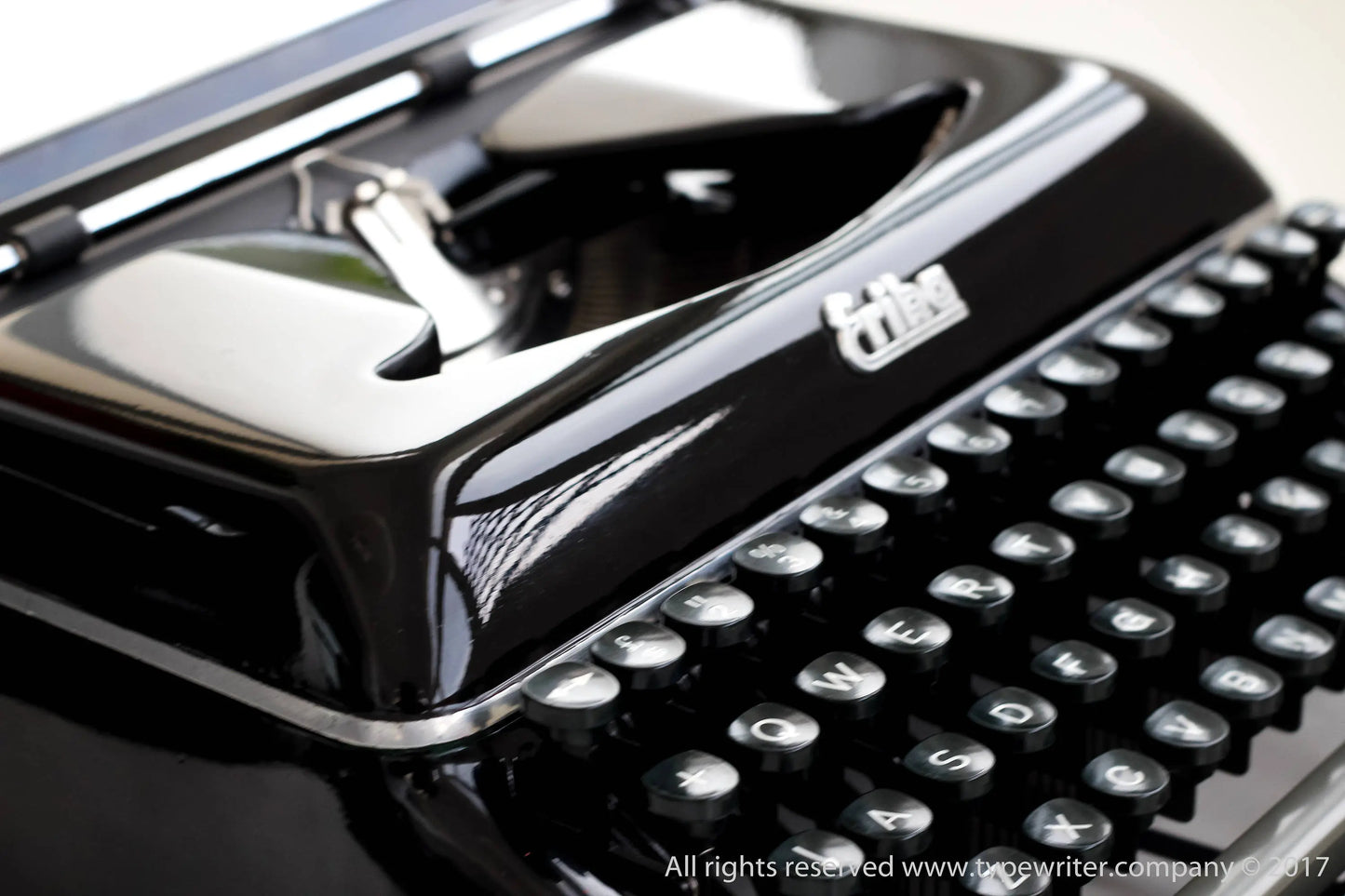 Erika Model 10 Black Vintage Typewriter, Professionally Serviced - ElGranero Typewriter.Company