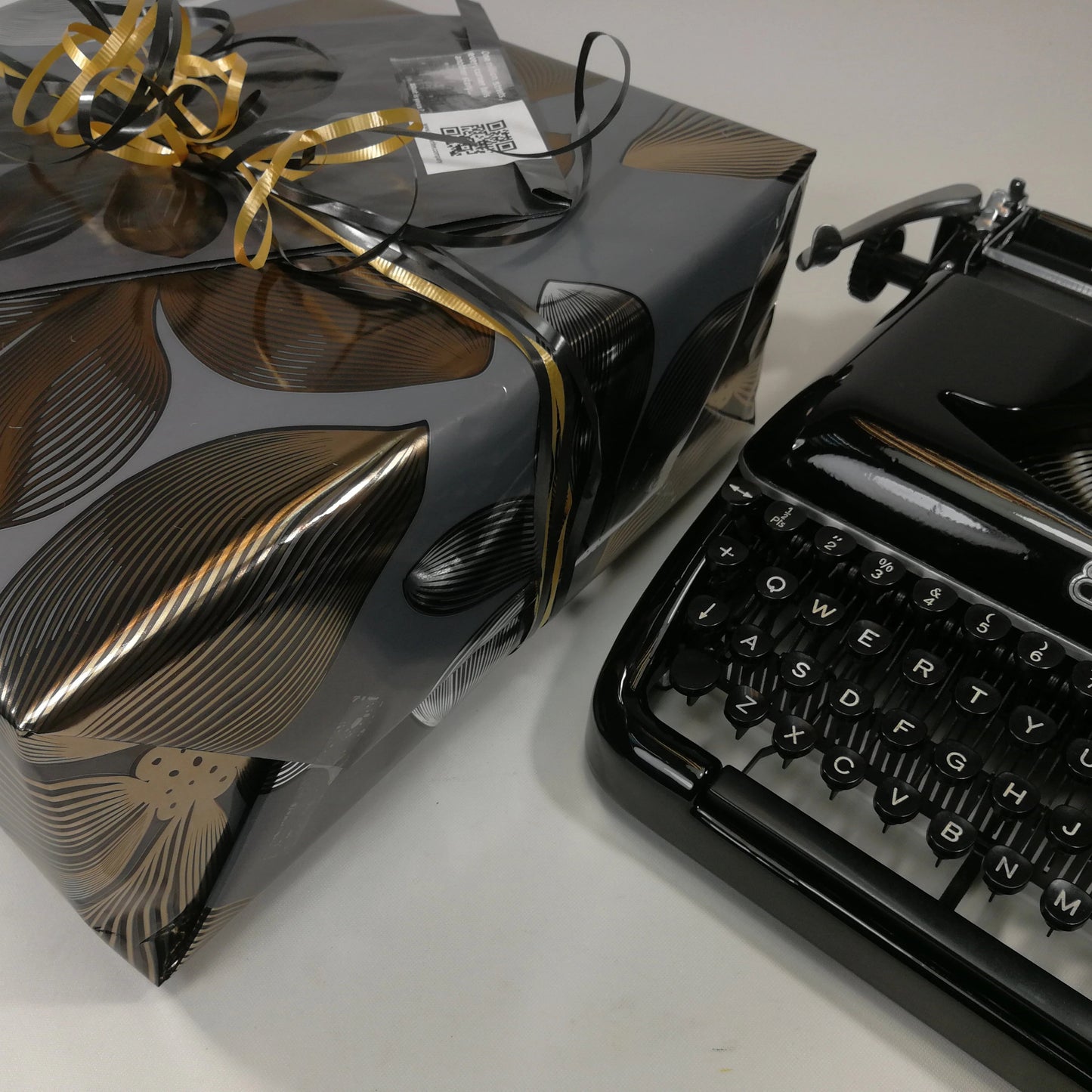 Gift Wrapping & Personal Touches  ElGranero Typewriter.Company