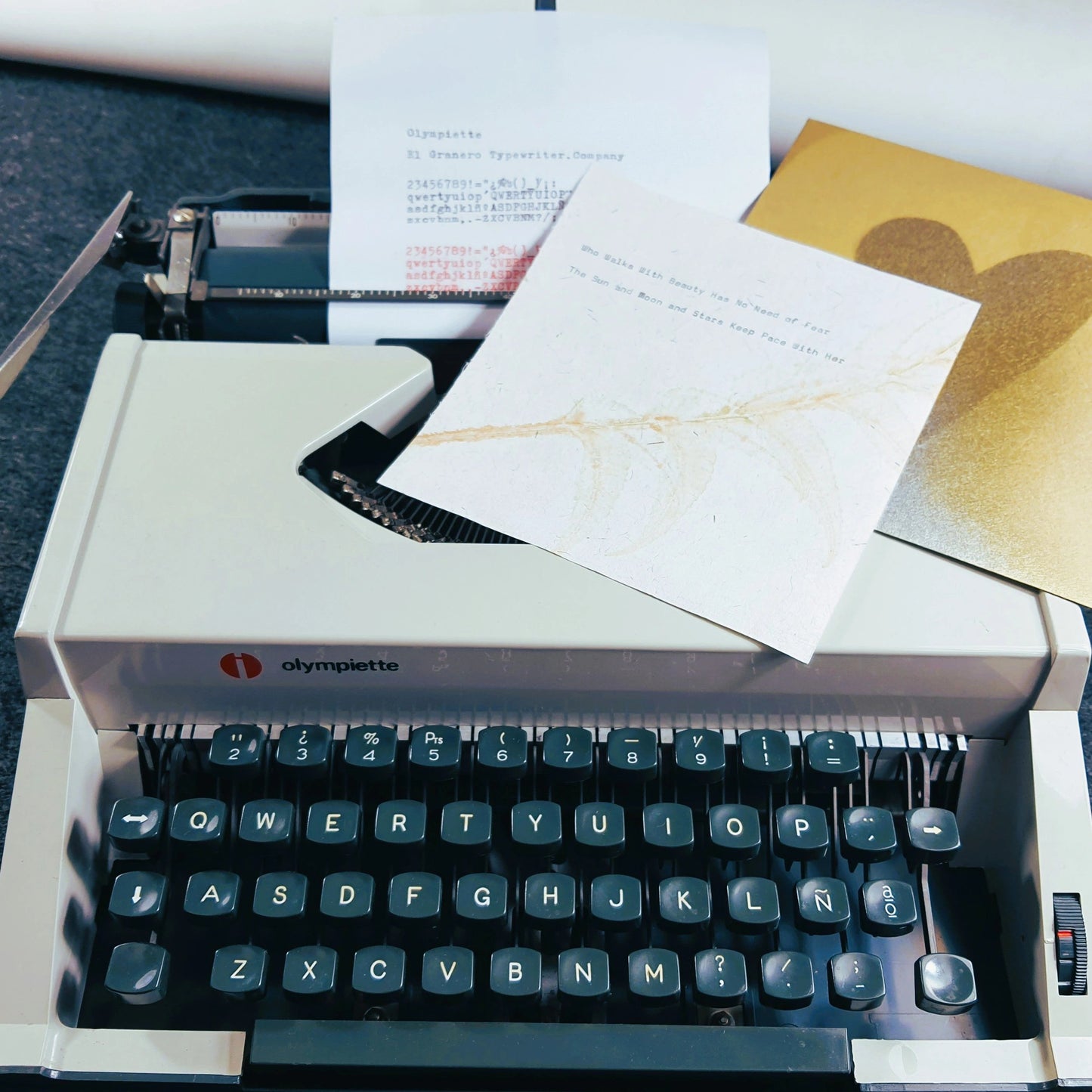 Gift Wrapping & Personal Touches  ElGranero Typewriter.Company