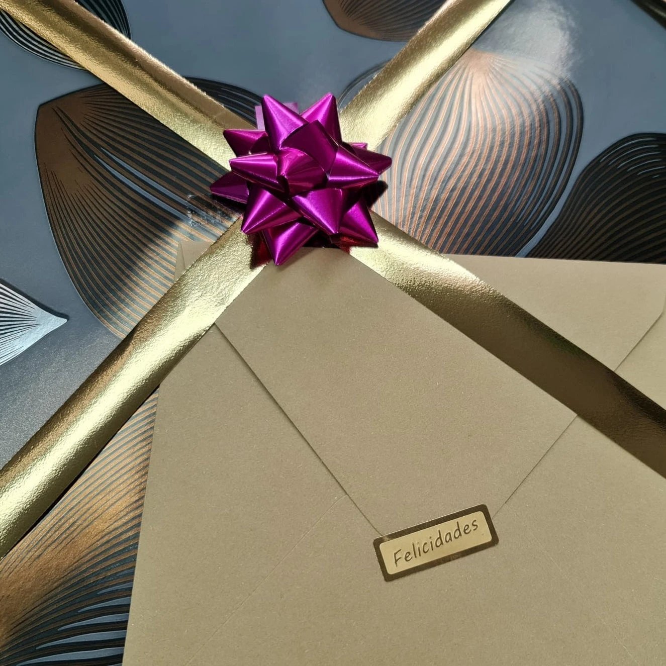 Gift Wrapping & Personal Touches  ElGranero Typewriter.Company