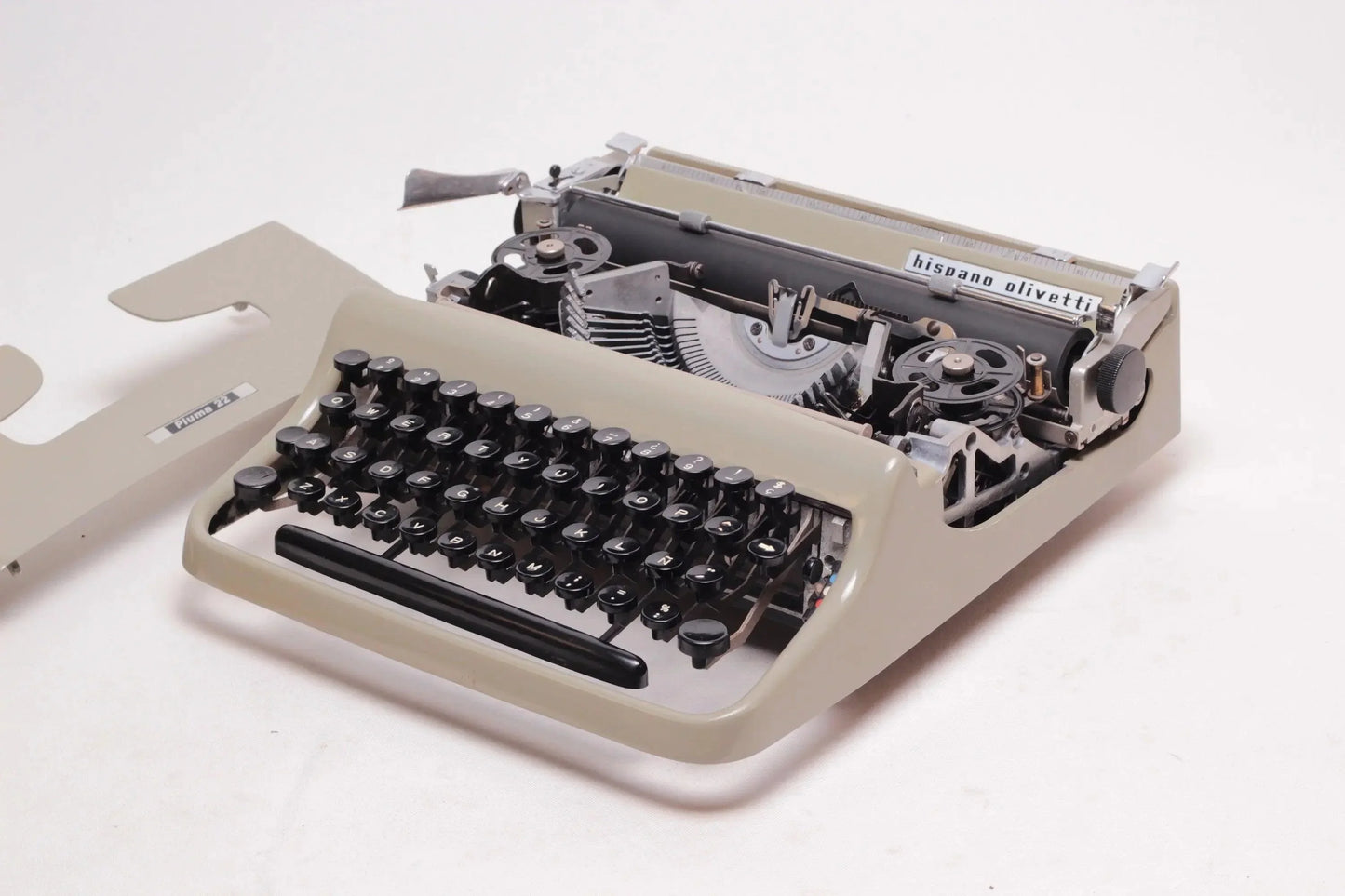 SOLD! Olivetti Pluma 22 Manual Vintage Typewriter, Portable, Serviced - ElGranero Typewriter.Company
