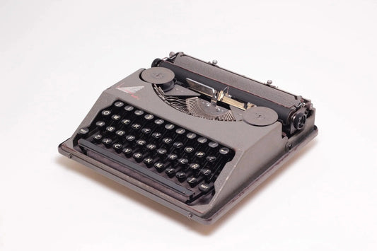 Hermes Baby Gray, Vintage Manual Typewriter, Restored - ElGranero Typewriter.Company