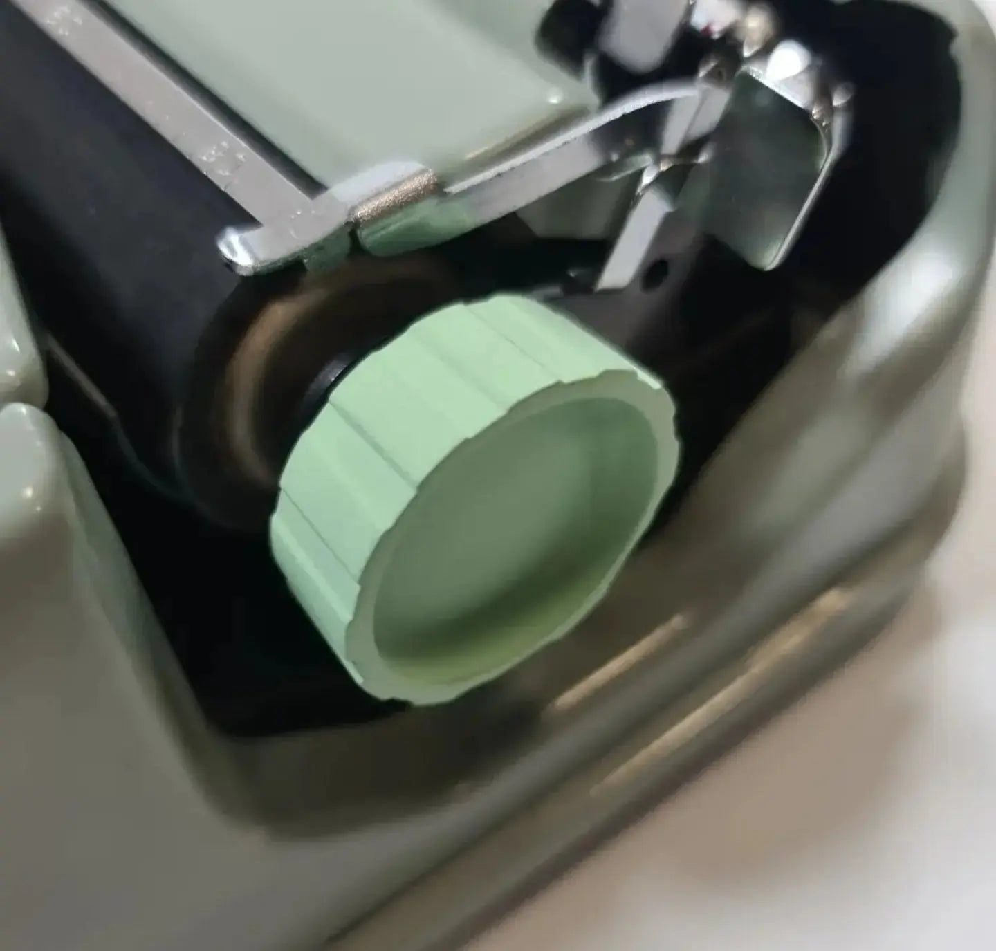 Hermes Baby/ Hermes Rocket Right Platen Knob - ElGranero Typewriter.Company