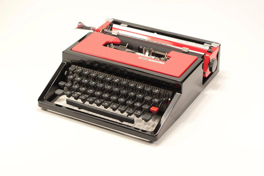 SOLD! Olivetti Dora / Lettera 31 Manual Vintage Typewriter, Portable - ElGranero Typewriter.Company