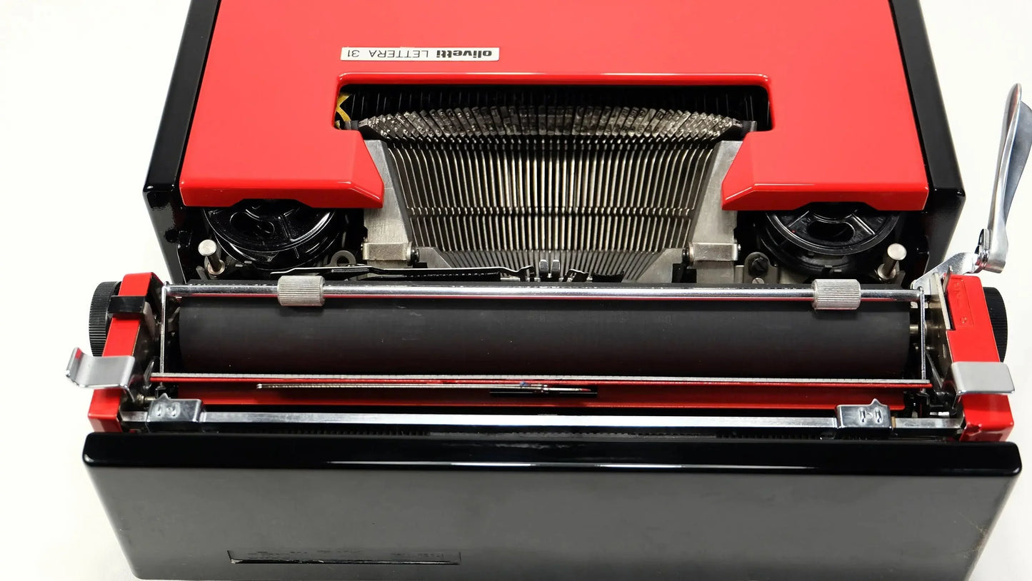 SOLD! Olivetti Dora / Lettera 31 Manual Vintage Typewriter, Portable - ElGranero Typewriter.Company