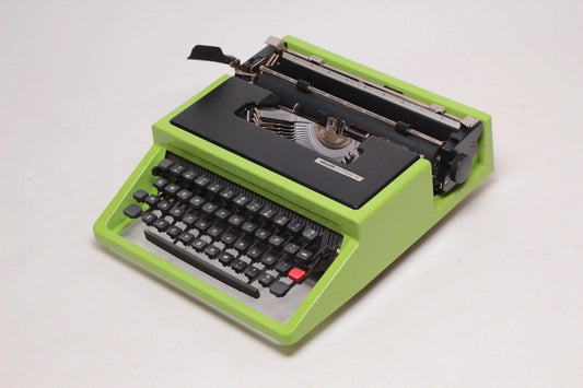 SOLD! Olivetti Dora Green Black, Vintage Manual Typewriter, Refurbished - ElGranero Typewriter.Company