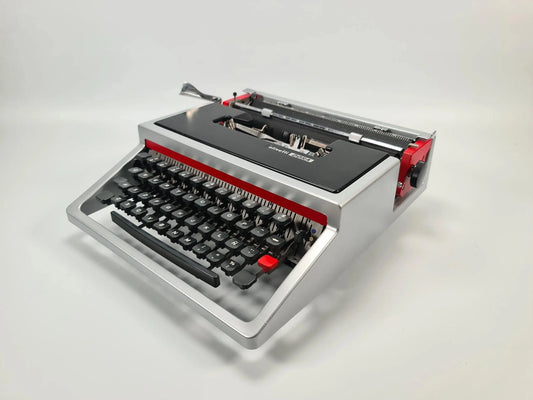Olivetti Dora / Lettera 31 Silver & Black Typewriter, Manual, Vintage, QWERTY, Refurbished - ElGranero Typewriter.Company