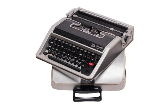 Olivetti Lettera DL / 33 Black Typewriter, Vintage, Refurbished - ElGranero Typewriter.Company