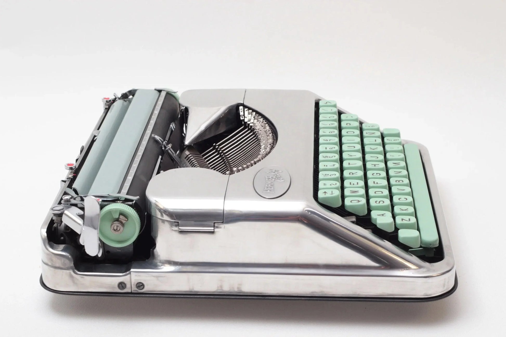 Hermes Baby Silver Portable Vintage Manual Typewriter, Refurbished - ElGranero Typewriter.Company
