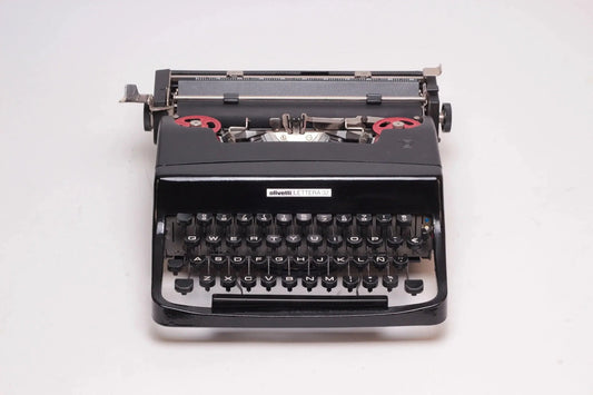 Olivetti Lettera 32 Glossy Black Vintage Manual Typewriter, Refurbished - ElGranero Typewriter.Company