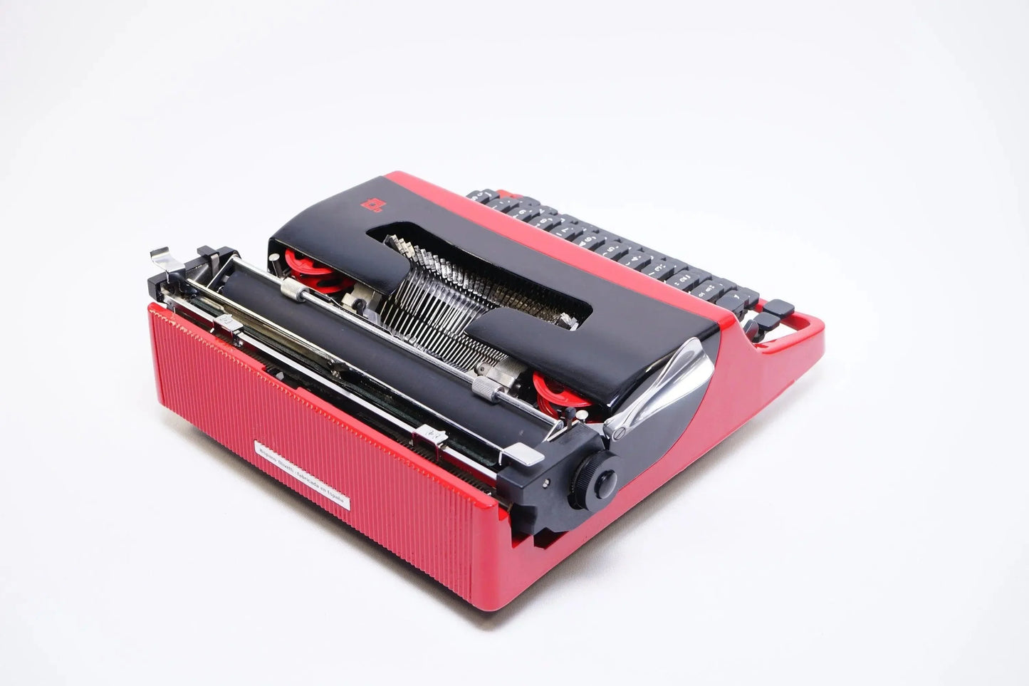 Olivetti Lettera 32 Red & Black Vintage Manual Typewriter, Refurbished - ElGranero Typewriter.Company