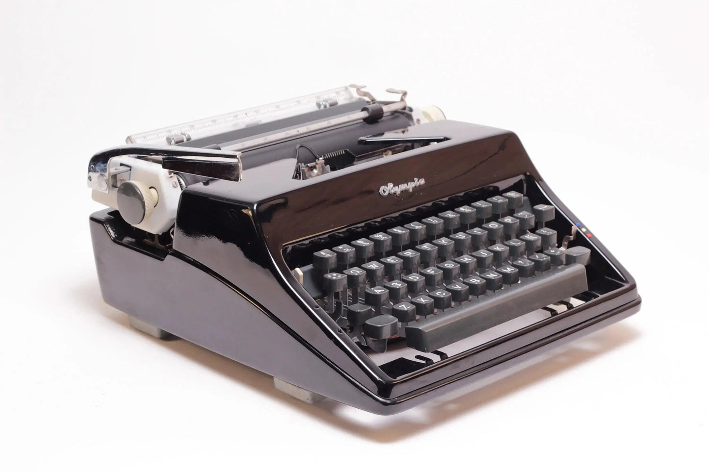 SOLD! Olympia SM8 Black, Vintage Manual Typewriter, Refurbished - ElGranero Typewriter.Company