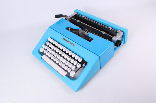 Olivetti Lettera 25 Blue, Vintage Manual Typewriter, Refurbished - ElGranero Typewriter.Company
