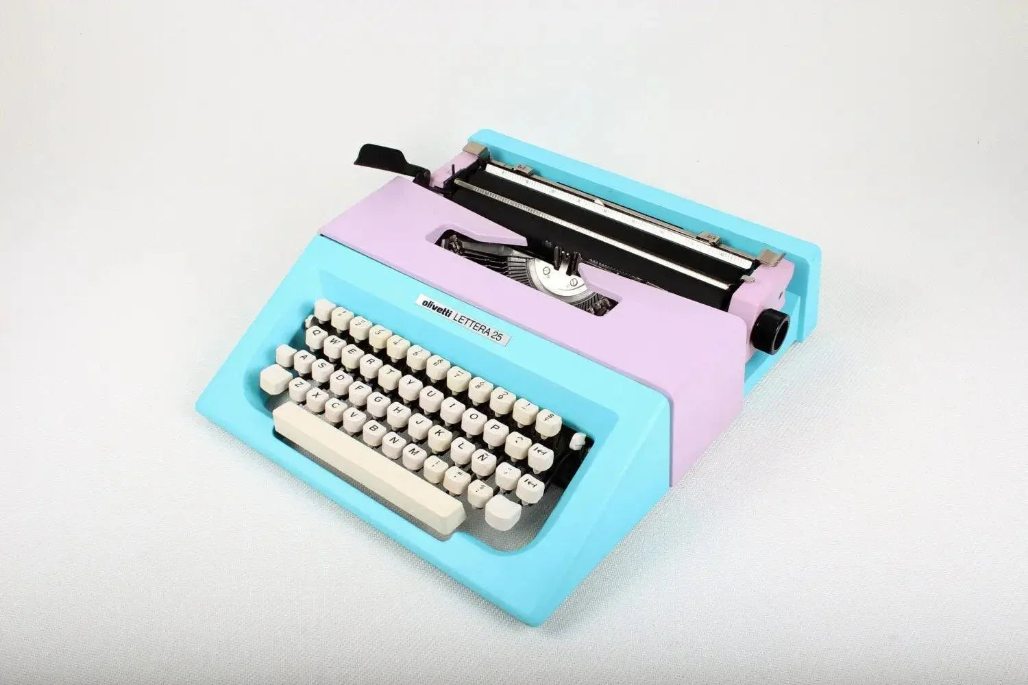 Olivetti Lettera 25 Blue, Lilac, Pink, Vintage Typewriter, Refurbished - ElGranero Typewriter.Company