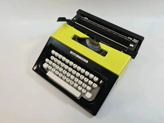 Olivetti Lettera 25 Custom Color, Vintage Manual Typewriter, Restored - ElGranero Typewriter.Company