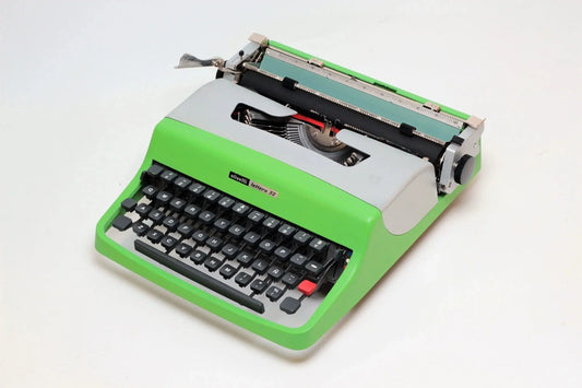 Olivetti Lettera 32 Green & Gray, Vintage Manual Typewriter, Refurbished - ElGranero Typewriter.Company