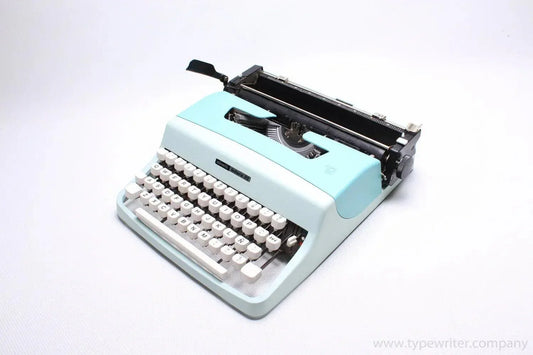 Olivetti Lettera 32 Light Blue, Vintage Manual Typewriter, Restored - ElGranero Typewriter.Company