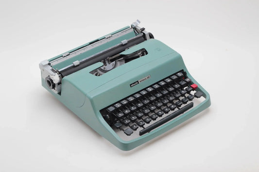 Olivetti Lettera 32 Original Green Vintage Manual Typewriter Serviced - ElGranero Typewriter.Company