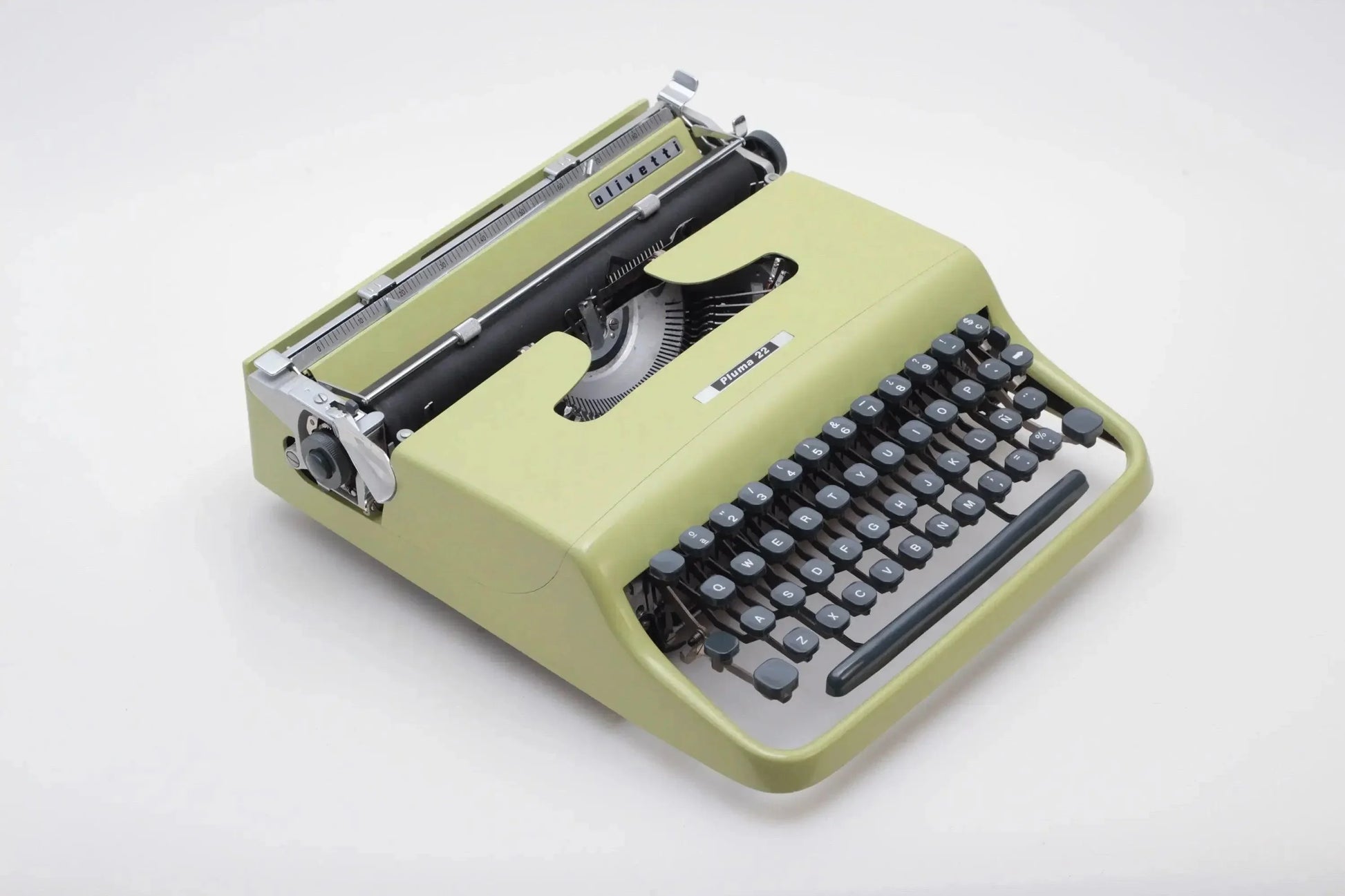 Olivetti Pluma 22, Original Green Manual Vintage Typewriter, Serviced - ElGranero Typewriter.Company