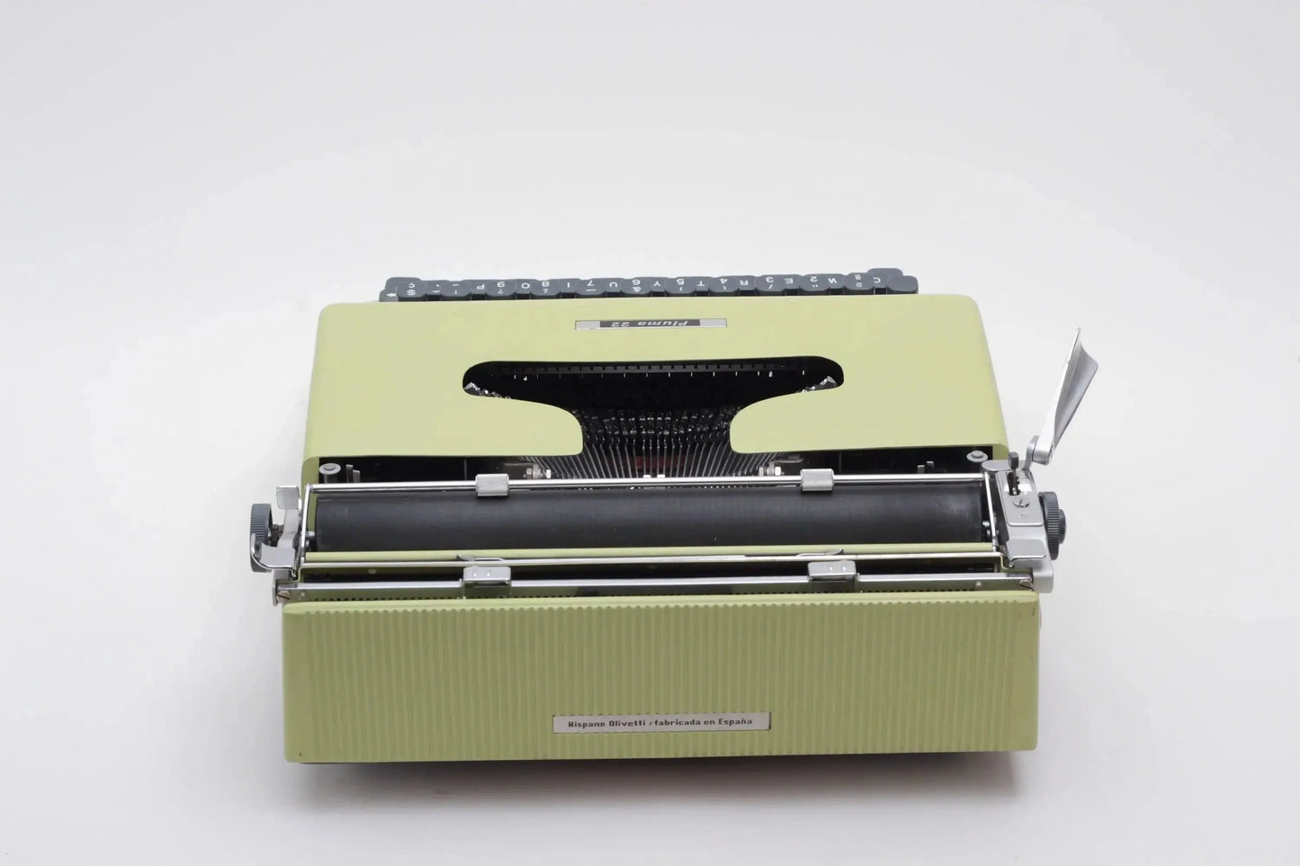 Olivetti Pluma 22, Original Green Manual Vintage Typewriter, Serviced - ElGranero Typewriter.Company