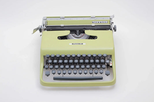 Olivetti Pluma 22, Original Green Manual Vintage Typewriter, Serviced - ElGranero Typewriter.Company