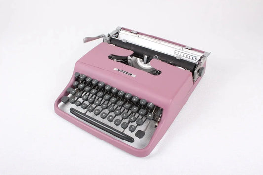 Olivetti Pluma 22 Light Violet, Vintage Manual Typewriter, Restored - ElGranero Typewriter.Company