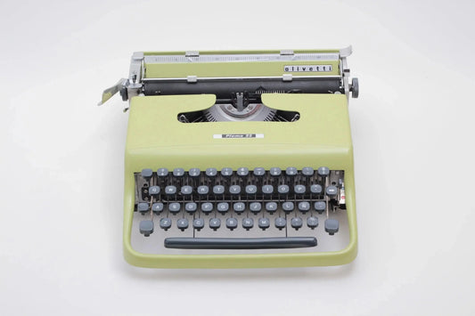 Olivetti Pluma 22, Original Green Manual Vintage Typewriter, Serviced - ElGranero Typewriter.Company