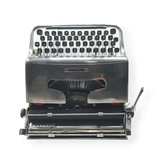 Olivetti Pluma 22 - Limited Polished Silver Edition Typewriter QWERTY ElGranero Typewriter.Company