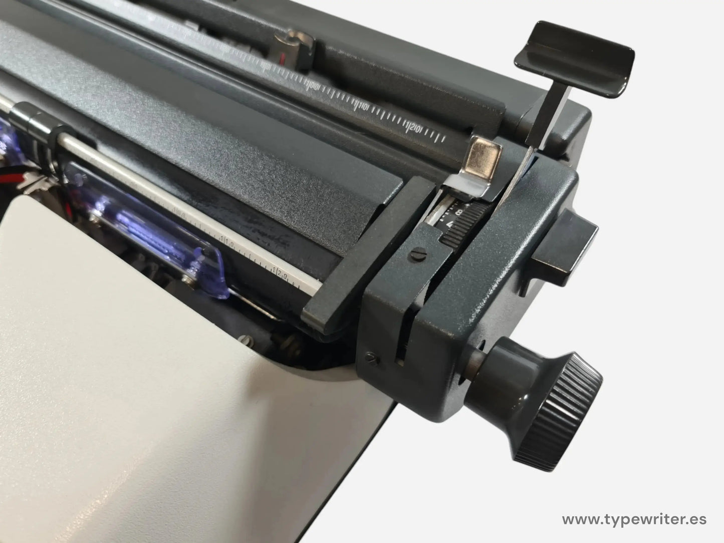 Olympia SG 3, carriage A3, manual refurbished typewriter, vintage - ElGranero Typewriter.Company