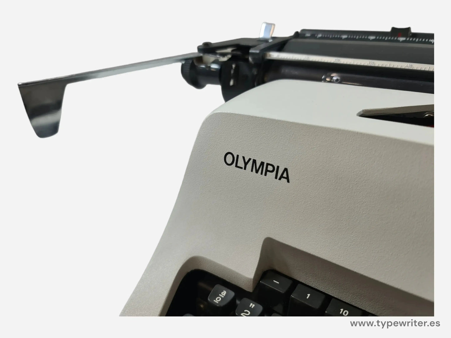 Olympia SG 3, carriage A3, manual refurbished typewriter, vintage - ElGranero Typewriter.Company