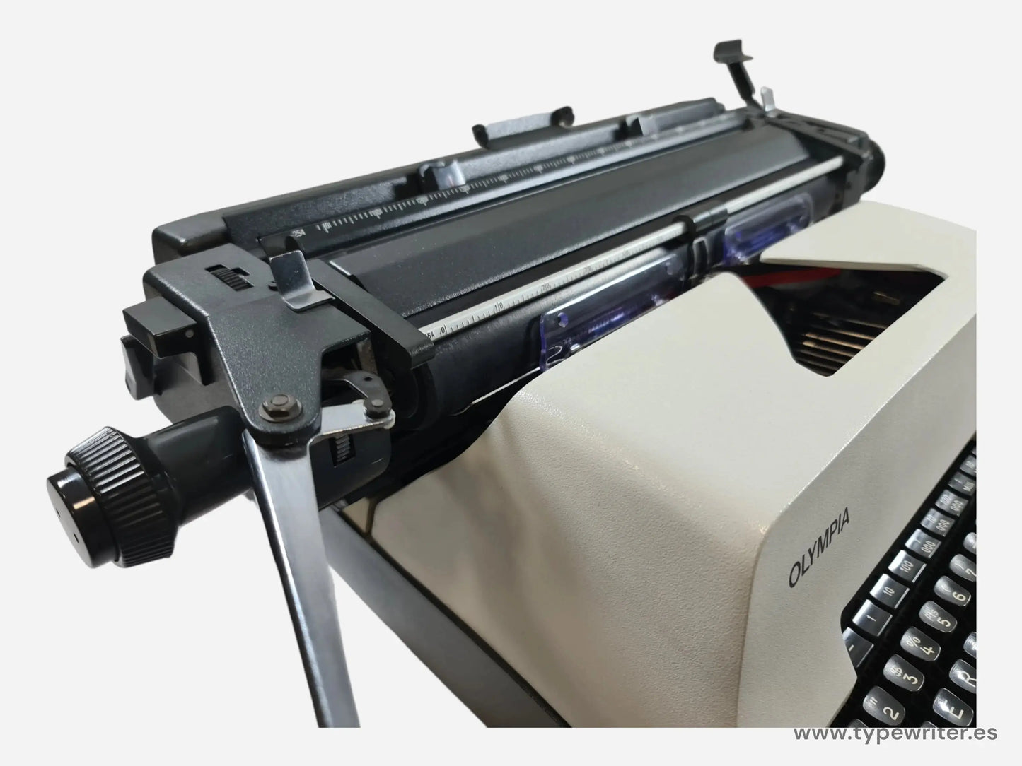 Olympia SG 3, carriage A3, manual refurbished typewriter, vintage - ElGranero Typewriter.Company