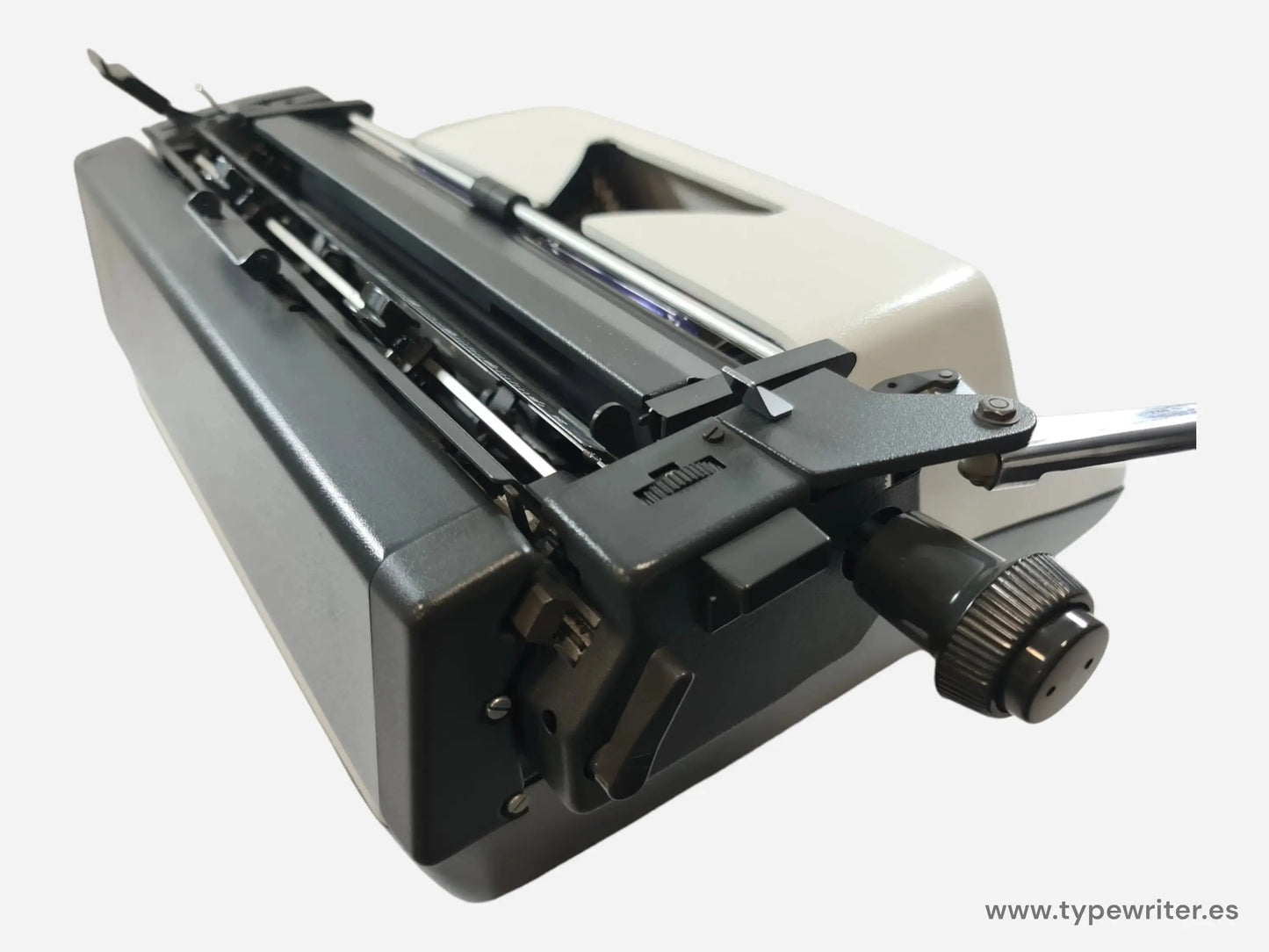 Olympia SG 3, carriage A3, manual refurbished typewriter, vintage - ElGranero Typewriter.Company