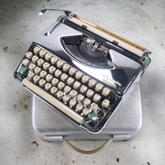 Olympia Splendid Vintage Typewriter, Chrome-Plated, QWERTY Keyboard, Restored - ElGranero Typewriter.Company