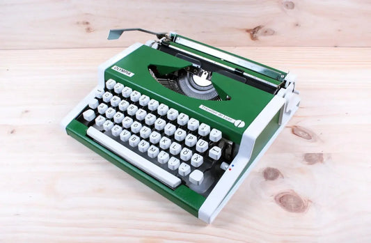 Olympia Traveller De Luxe Green Typewriter, Vintage Manual, Refurbished - ElGranero Typewriter.Company