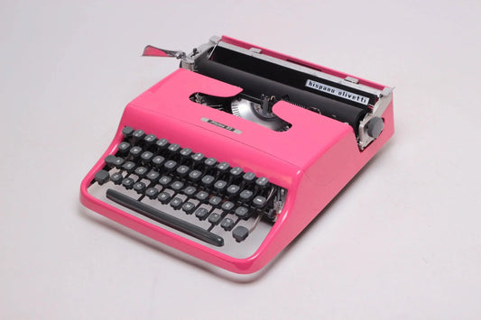 SOLD! Olivetti Pluma 22 Manual Vintage Typewriter, Portable, Serviced - ElGranero Typewriter.Company