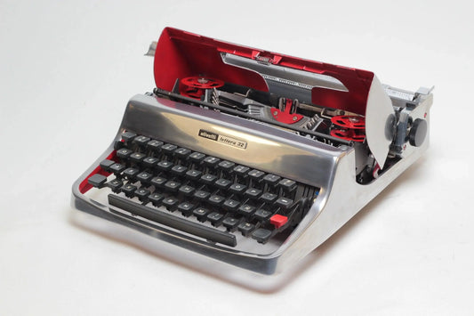 Olivetti Lettera 32 Polished Silver Vintage Manual Typewriter Restored - ElGranero Typewriter.Company