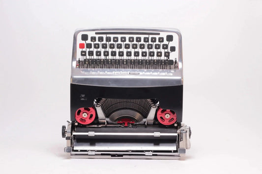 Olivetti Lettera 32 Polished Silver and Black Vintage Manual Typewriter, Refurbished - ElGranero Typewriter.Company