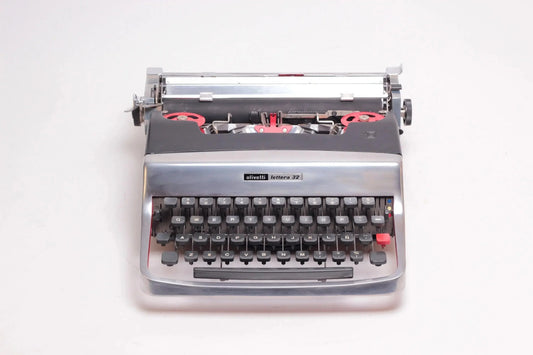 Olivetti Lettera 32 Polished Silver and Black Vintage Manual Typewriter, Refurbished - ElGranero Typewriter.Company