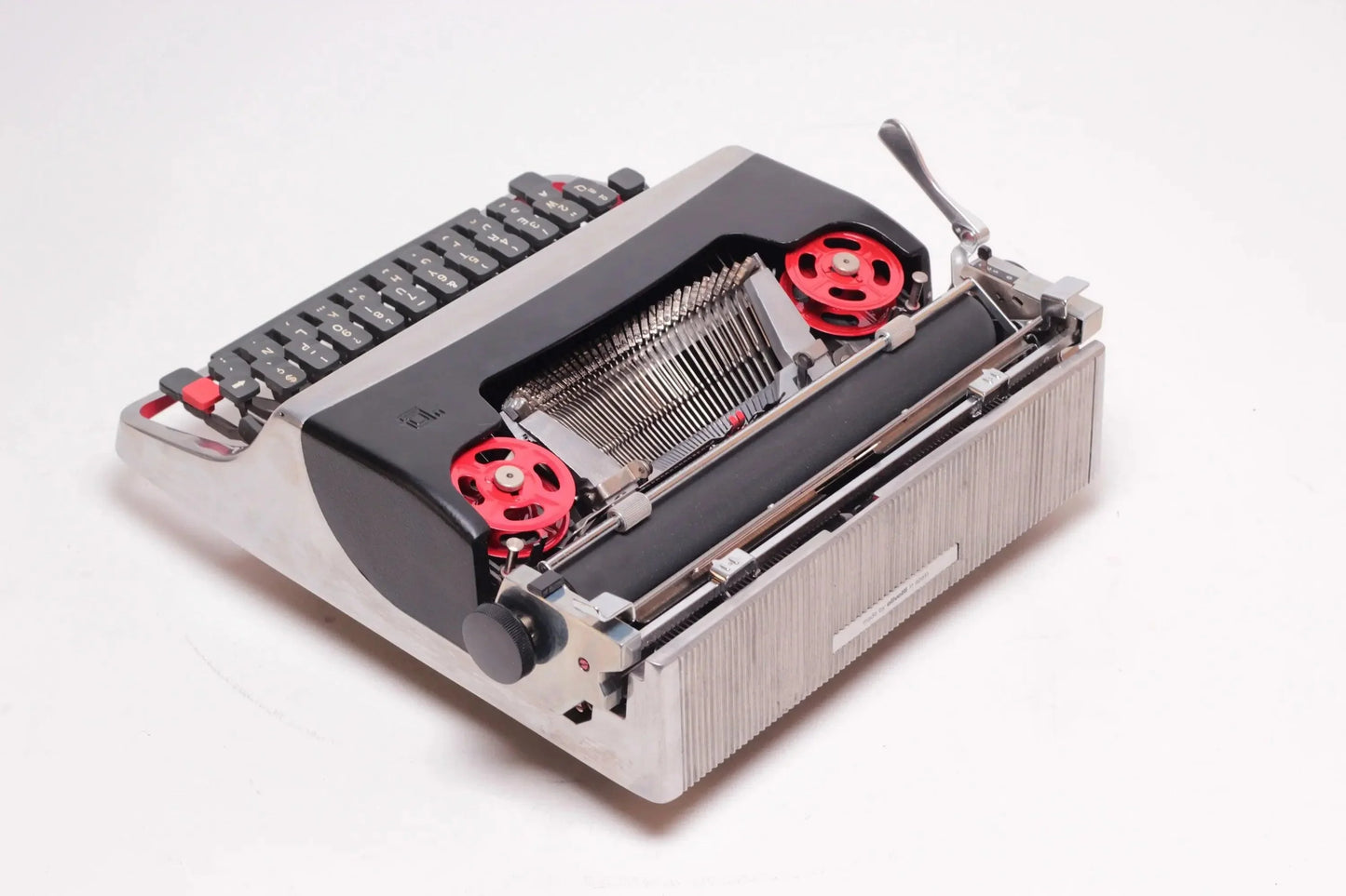 Olivetti Lettera 32 Polished Silver and Black Vintage Manual Typewriter, Refurbished - ElGranero Typewriter.Company