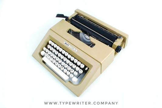 Olivetti Lettera 25 Beige, Vintage Manual Typewriter, Serviced - ElGranero Typewriter.Company
