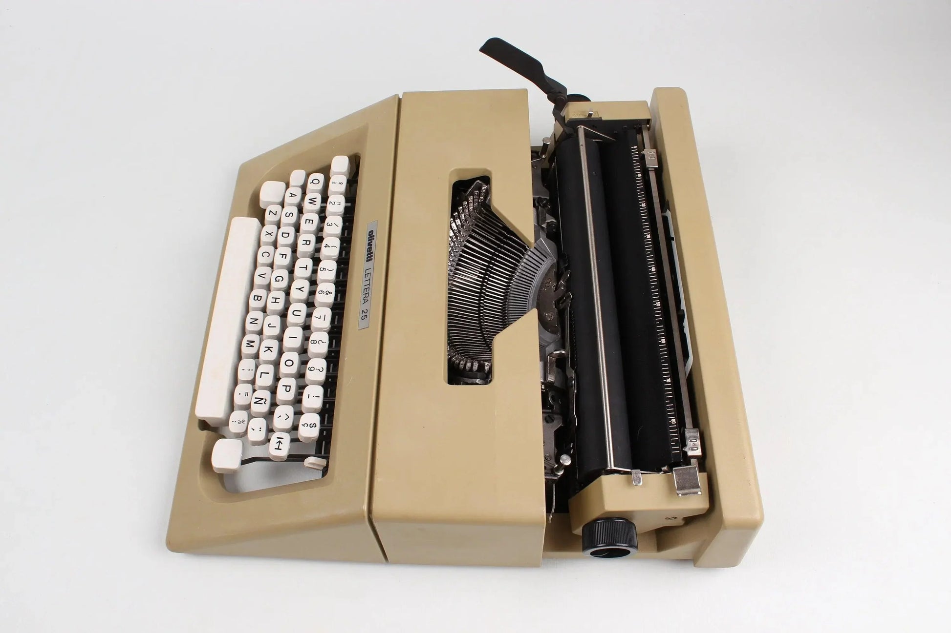 Olivetti Lettera 25 Beige, Vintage Manual Typewriter, Serviced - ElGranero Typewriter.Company