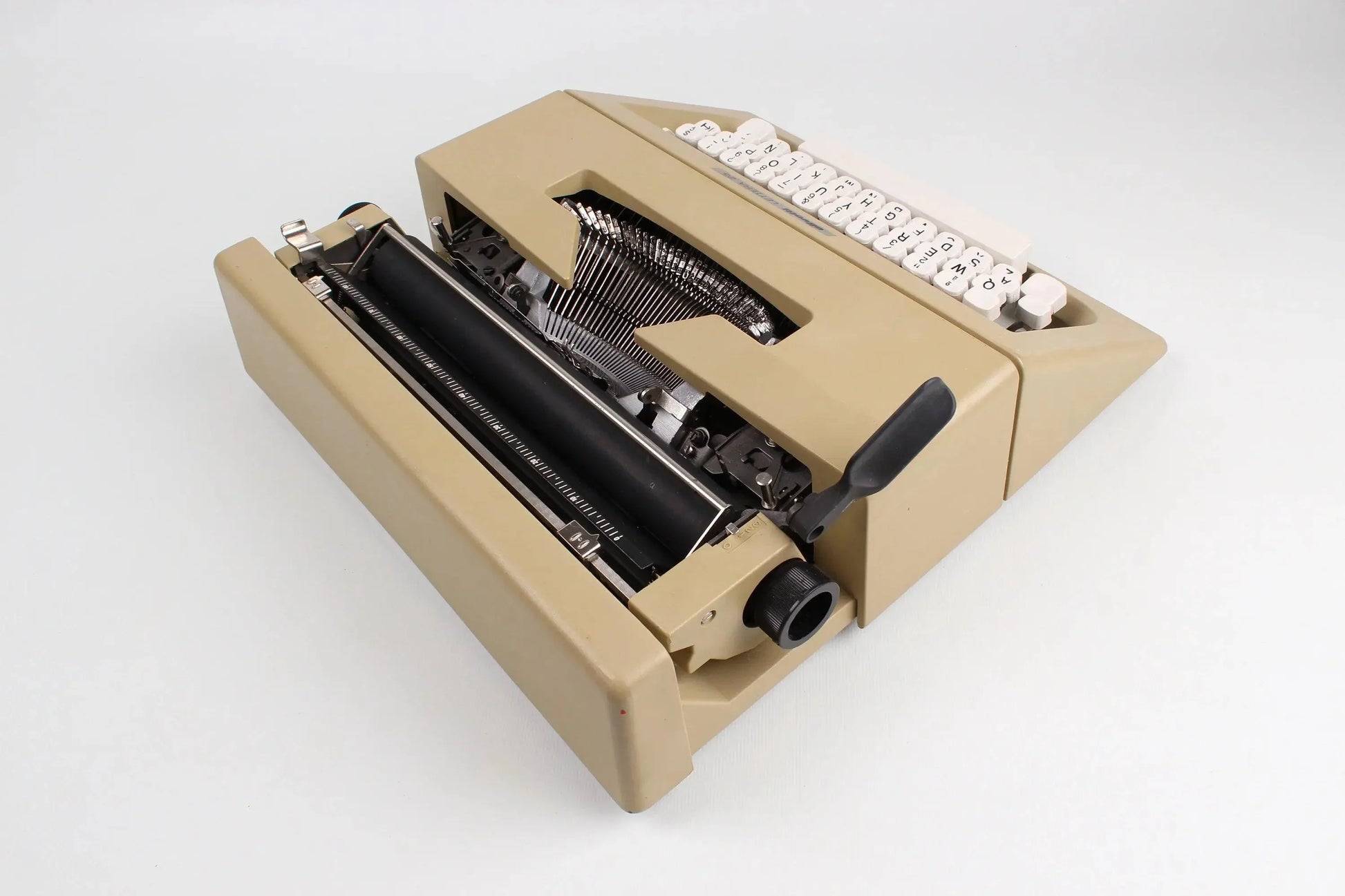 Olivetti Lettera 25 Beige, Vintage Manual Typewriter, Serviced - ElGranero Typewriter.Company