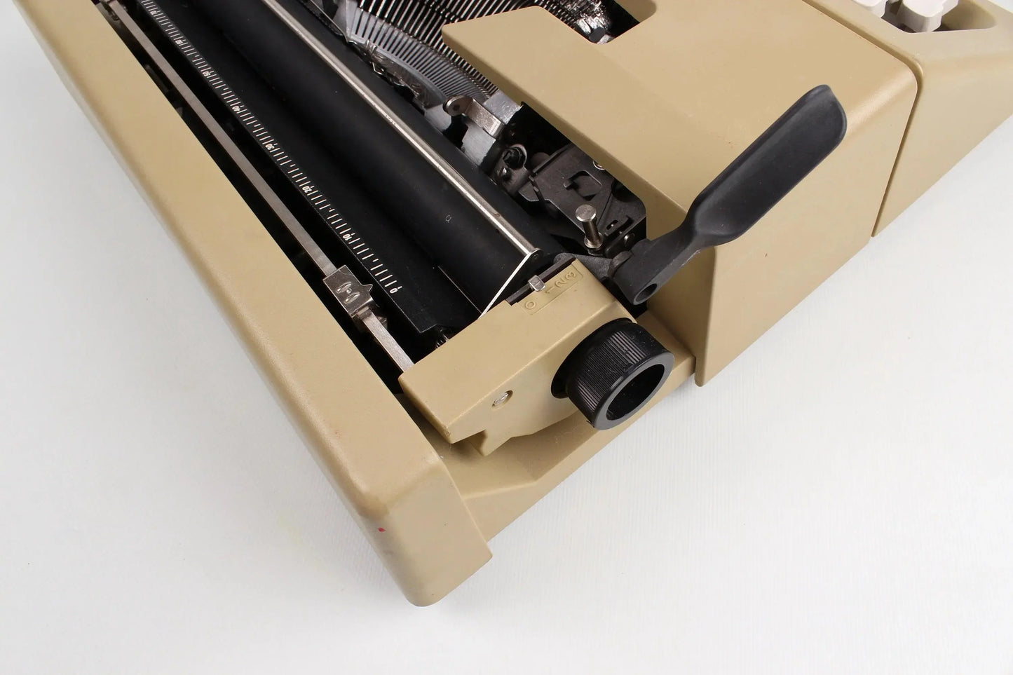 Olivetti Lettera 25 Beige, Vintage Manual Typewriter, Serviced - ElGranero Typewriter.Company