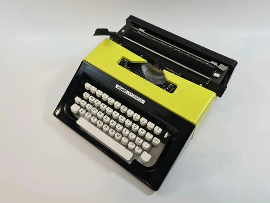 Olivetti Lettera 25 Custom Color, Vintage Manual Typewriter, Restored - ElGranero Typewriter.Company