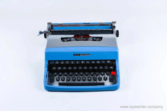 Olivetti Lettera 32 Blue &Silver, Vintage Manual Typewriter, Restored - ElGranero Typewriter.Company