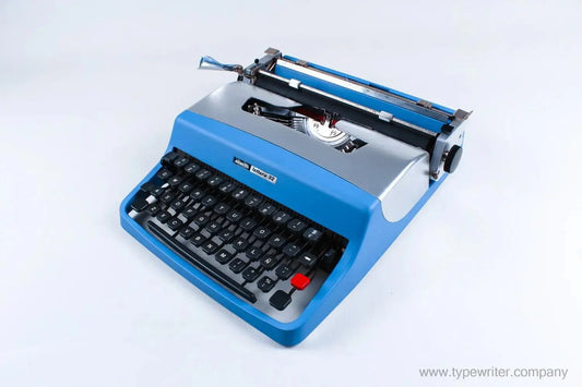 Olivetti Lettera 32 Blue &Silver, Vintage Manual Typewriter, Restored - ElGranero Typewriter.Company