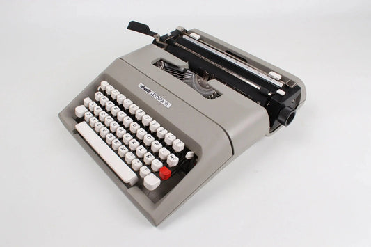 Olivetti Lettera 35, Gray Manual Vintage Typewriter, Restored - ElGranero Typewriter.Company